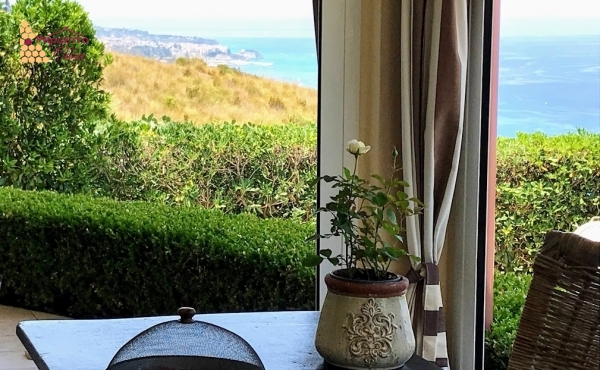 Villa di Lusso con Vista Mare