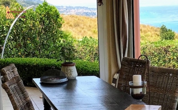 Villa di Lusso con Vista Mare