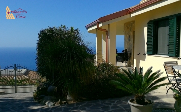 Villa di Lusso con Vista Mare