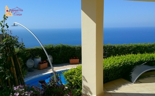 Villa di Lusso con Vista Mare
