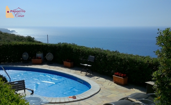 Villa di Lusso con Vista Mare