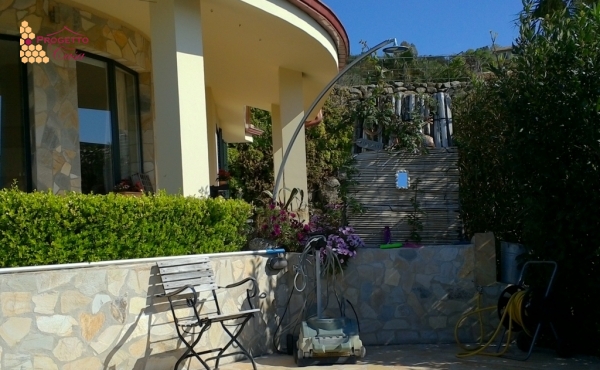 Villa di Lusso con Vista Mare