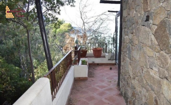 Spaziosa villa in prima linea  