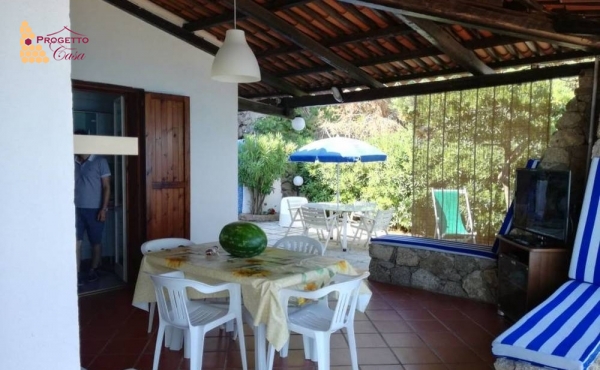 Villa con vista panoramica e accesso alla spiaggia 