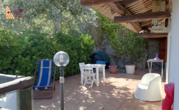 Villa con vista panoramica e accesso alla spiaggia 