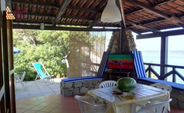 Villa con vista panoramica e accesso alla spiaggia 