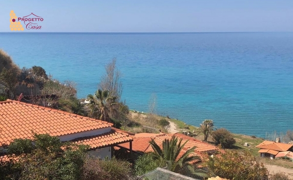 Villa con vista panoramica e accesso alla spiaggia 