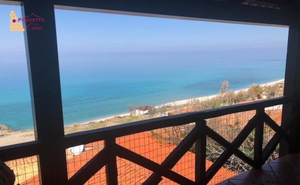 Villa con vista panoramica e accesso alla spiaggia 