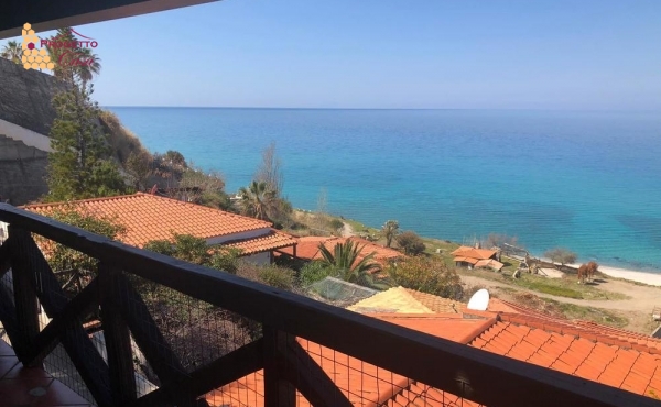 Villa con vista panoramica e accesso alla spiaggia 